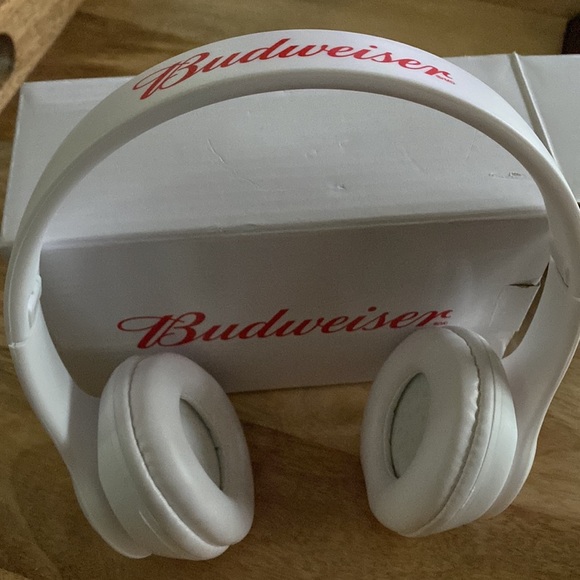 NEW BUDWEISER BLUETOOTH HEADPHONES - Picture 1 of 7